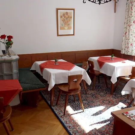 Rosenhof 3*